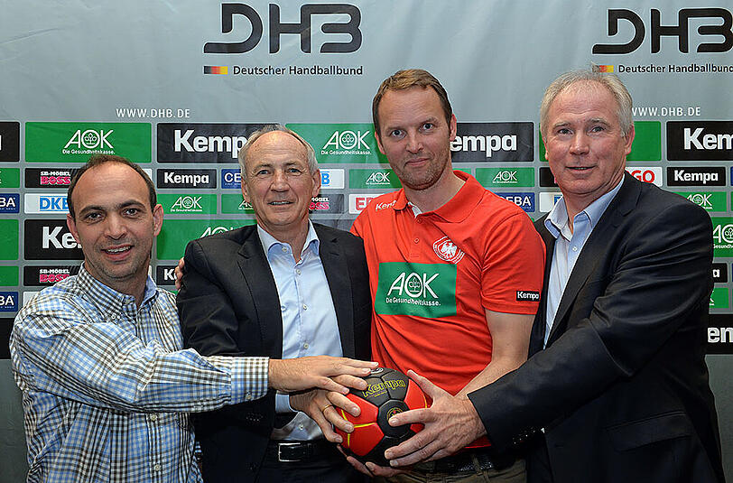 DHB-Vizepräsident Leistungssport Bob Hanning, DHB-Präsident Bernhard Bauer, der neue Handball-Bundestrainer Dagur Sigurdsson und HBL-Präsident Uwe Schwenker. Letzterer sieht ein gutes Abschneiden der DHB-Auswahl in Katar als "wegweisend" für den deutschen Handball.