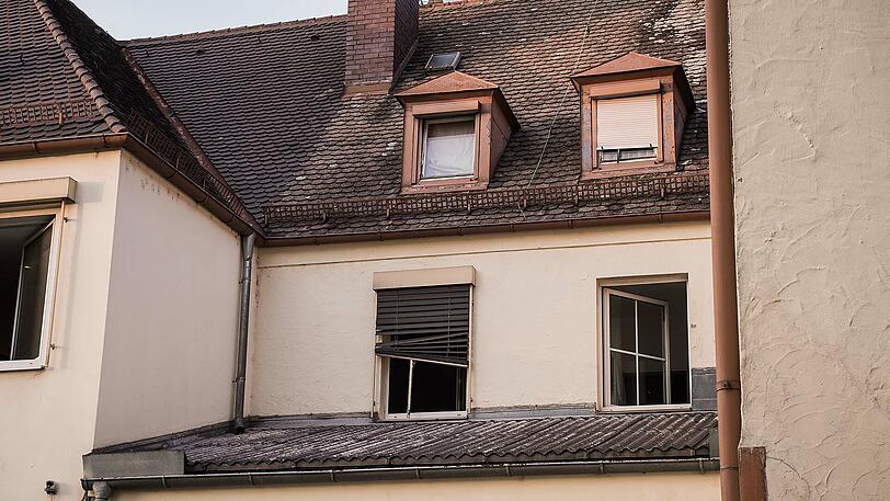Das Mehrfamilienhaus in der Regensburger Landshuter Straße. Hier kam es zum Gewaltdelikt an der 33-jährigen Prostituierten.