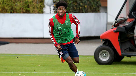 Bayern-Profi David Alaba meldet sich aus dem Urlaub zurück.