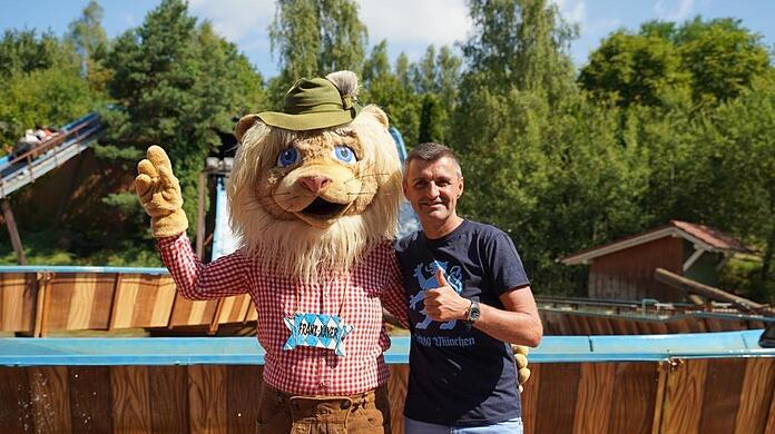 Daumen hoch für Maskottchen Franz-Xaver.