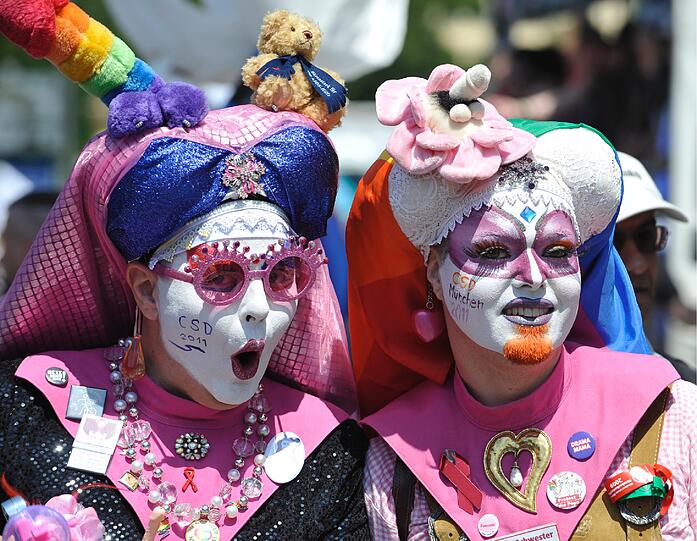 Feiern, was das Zeug hält: Schwule, Lesben und Transgender feiern den Christopger Street Day 2011 auf Münchens Straßen