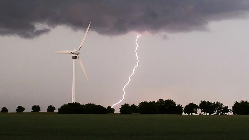Ein Blitzeinschlag bei einem Unwetter.