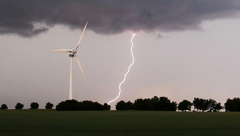 Ein Blitzeinschlag bei einem Unwetter.