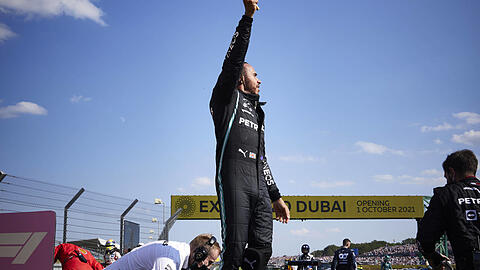 Daheim ist daheim: Hamilton ist in Silverstone wie hier beim achten Erfolg 2021 Rekordsieger.