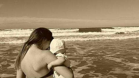 Aurora und Sole genießen einen Tag am Strand