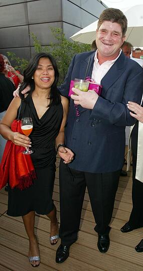 Kult-Wirt Michi Beck (&dagger; 2009) mit Frau Nadja 2005 in München.