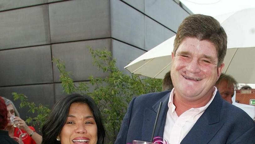Kult-Wirt Michi Beck (&dagger; 2009) mit Frau Nadja 2005 in München.