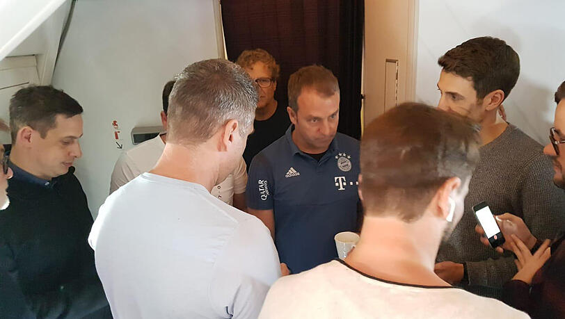 Eine kleine Presserunde mit Hansi Flick auf dem Rückflug aus dem Trainingslager.