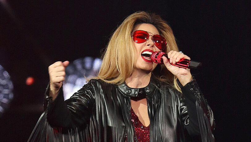 50 und kein bisschen leise: Shania Twain rockt auf ihrer Abschieds-Tour noch einmal richtig ab 50 und kein bisschen leise: Shania Twain rockt auf ihrer Abschieds-Tour noch einmal richtig ab