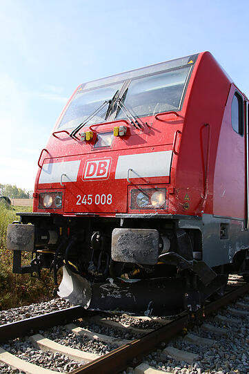 Zug erfasst Auto mit Familie: Bilder von der Unfallstelle.