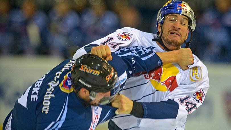Für seine Härte bekannt: EHC-Star Steve Pinizzotto (rechts), hier beim Faustkampf mit Straubings Colton Jobke.