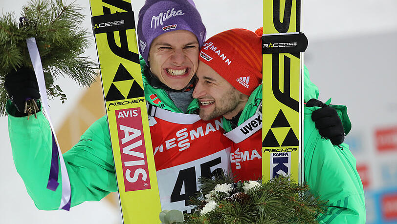 Strahlen um die Wette: Andreas Wellinger (links) und Markus Eisenbichler. Strahlen um die Wette: Andreas Wellinger (links) und Markus Eisenbichler.