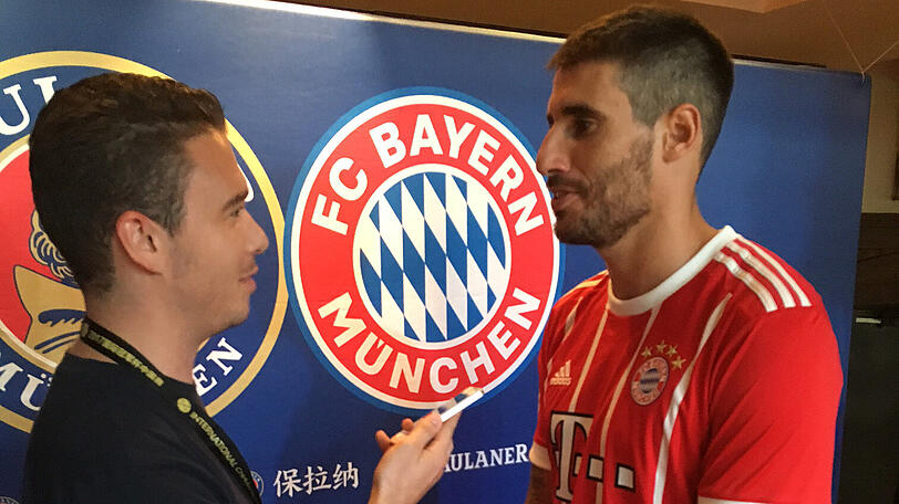 Javi Martinez im Gespräch mit AZ-Reporter Maximilian Koch.