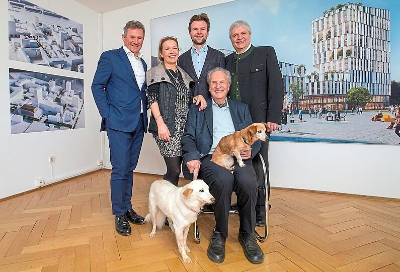 Wolfgang Roeck von Wöhr + Bauer (v.l.) mit Susanna Egger, Max Maltz, Heinrich Maltz senior (mit Hunden) und H. Maltz junior.
