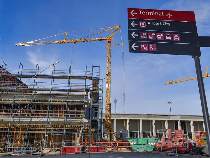 Der Hauptstadtflughafen BER hat auf dem Weg zur Eröffnung eine wichtige Hürde genommen.