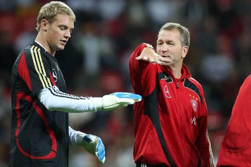 Im Tausch mit Rensing zu Bayern? Manuel Neuer (l.), hier mit Bundestorwarttrainer Andy Köpke.