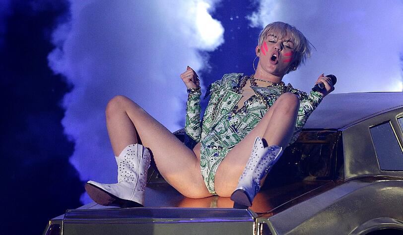 Weitere heiße Bilder von Miley Cyrus in der Bilderstrecke.