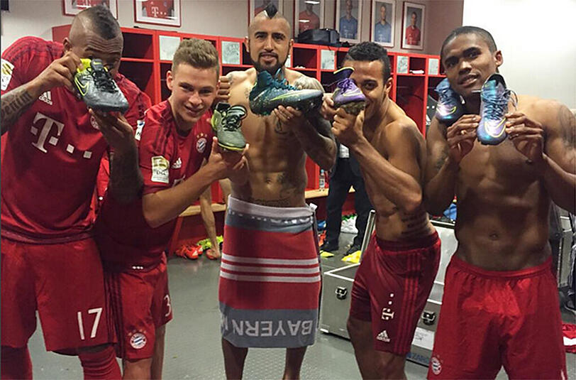 Dieses Foto aus der Kabine des FC Bayern stieß den Adidas-Bossen mächtig auf.