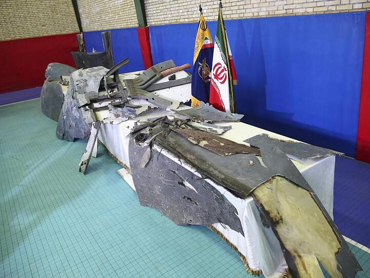Die mutmaßlichen Überreste der abgeschossenen US-Drohne.