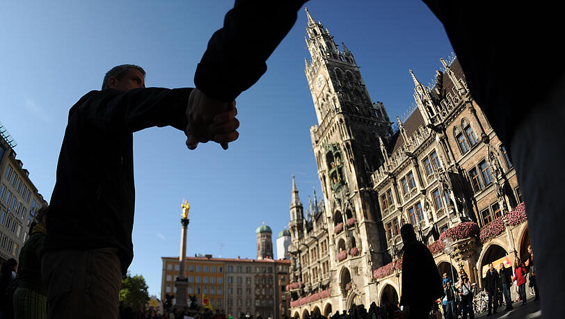 Zum Auftakt des G7-Gipfels rufen zahlreiche Organisationen und Verbände zu einer Großdemonstrationen in München auf. (Symbolbild)