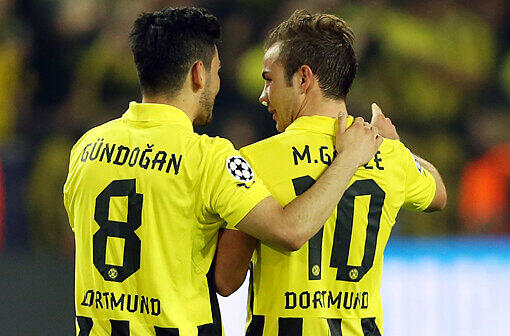 BORUSSIA DORTMUND will mindestens 100 000 Euro spenden. Laut Vereinsangaben werden der BVB und seine Stiftung &bdquo;leuchte auf&ldquo; einen Teil der Eintrittsgelder vom Saison-Eröffnungsspiel am 6. Juli über die Hilfsorganisation &bdquo;Ein Herz für Kinder&ldquo; an Flutopfer überweisen.