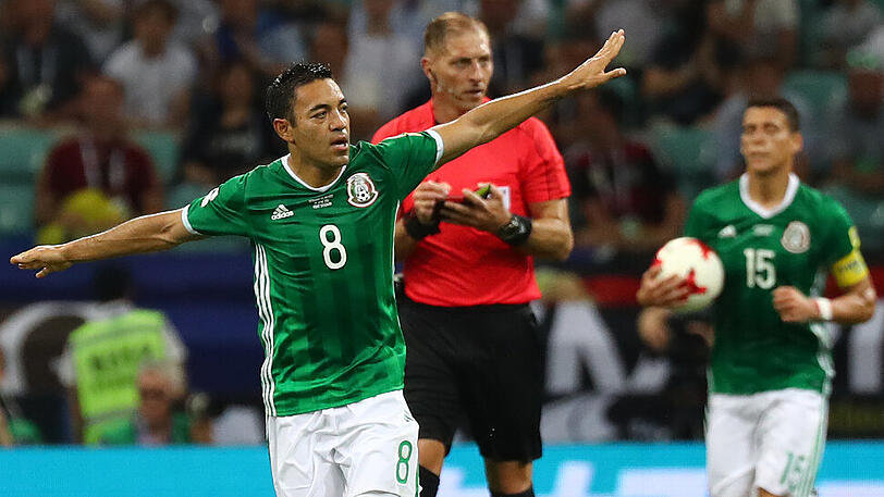 Marco Fabian von Eintracht Frankfurt bejubelt Mexikos Tor beim 1:4 gegen Deutschland im Halbfinale des Confed Cups.