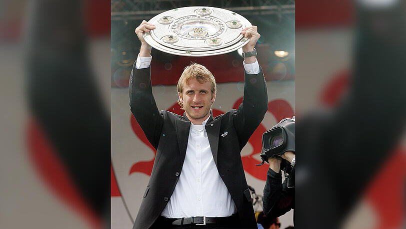 Mit dem VfB Stuttgart wird Bierofka im Mai 2007 schließlich völlig überraschend Deutscher Meister. Aber: In den letzten 20 Spielen der Bundesliga-Saison darf er nur zwei Mal als Auswechselspieler ran.