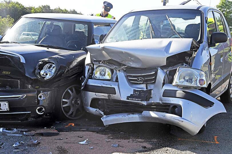 Die drei Autos standen nach dem Zusammenprall allesamt nebeneinander.