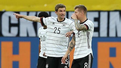Thomas Müller und Toni Kroos liefen jahrelang gemeinsam für das DFB-Team auf.