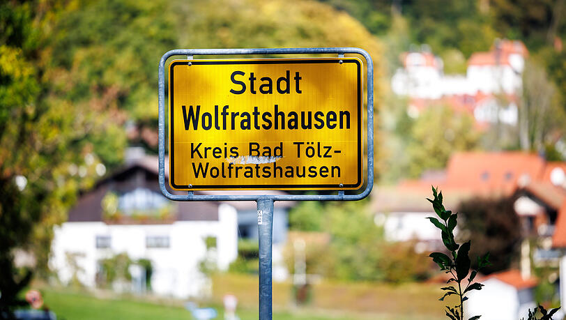 Nach dem Raubüberfall in Wolfratshausen führten die laufenden Untersuchungen bisher nicht zur Festnahme eines Tatverdächtigen. Nach dem Raubüberfall in Wolfratshausen führten die laufenden Untersuchungen bisher nicht zur Festnahme eines Tatverdächtigen.