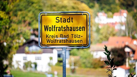 Nach dem Raub&uuml;berfall in Wolfratshausen f&uuml;hrten die laufenden Untersuchungen bisher nicht zur Festnahme eines Tatverd&auml;chtigen.