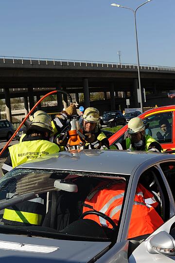 Unfall am Föhringer Ring: Die Bilder der Feuerwehr.