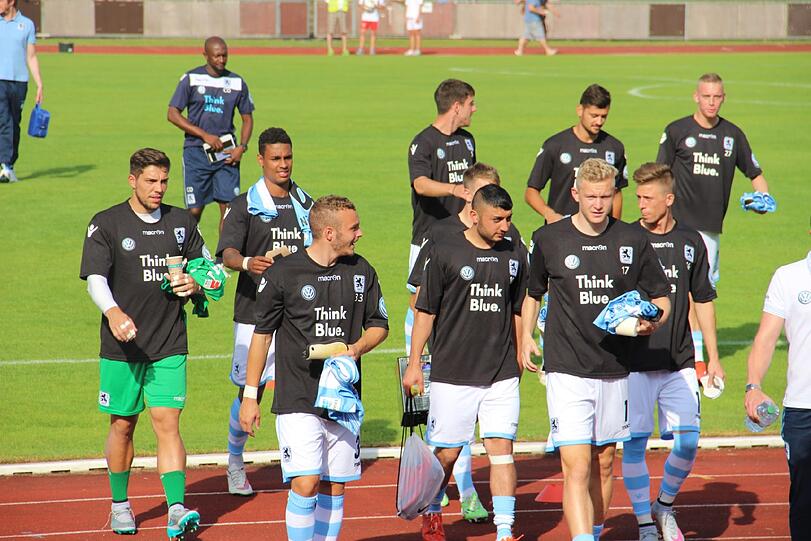Die Bilder vom Vorbereitungsspiel der Löwen gegen den FC Basel.