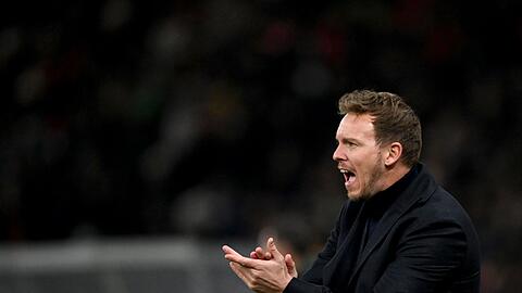 Deutschlands Bundestrainer Julian Nagelsmann feuert seine Spieler an.