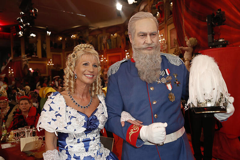 Markus Söder mit Ehefrau Karin als Prinzregent Luitpold von Bayern in den Mainfrankensälen Veitshöchheim (2018)