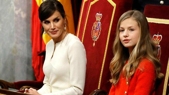 Leonor von Spanien und ihre Mutter Letizia während der Parlamentseröffnung in Madrid.