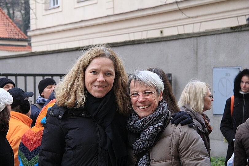 Unterwegs beim Stadtspaziergang: Lydia Dietrich und Doris Wagner.