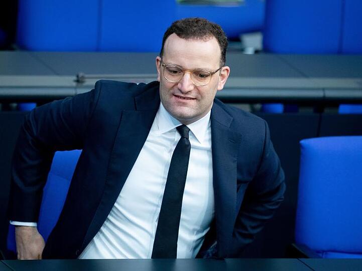 Jens Spahn (CDU), Bundesminister für Gesundheit, nimmt an einer Sitzung im Bundestag teil. Foto: Kay Nietfeld/dpa/Archivbild