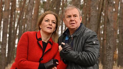 "Endlich Witwer - Forever Young": Georg Weiser (Joachim Król) mit Petra Schultheiss (Martina Gedeck).