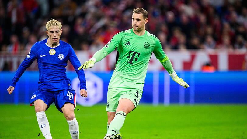 Manuel Neuer (r) in Aktion bei seinem 100. Sieg in der Champions League.