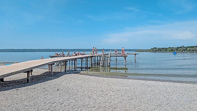 Der Ammersee lockt mit vielen Bademöglichkeiten. Wer mag, kann zum Beispiel in Herrsching einen Zwischenstopp einlegen. Der Ammersee lockt mit vielen Bademöglichkeiten. Wer mag, kann zum Beispiel in Herrsching einen Zwischenstopp einlegen.