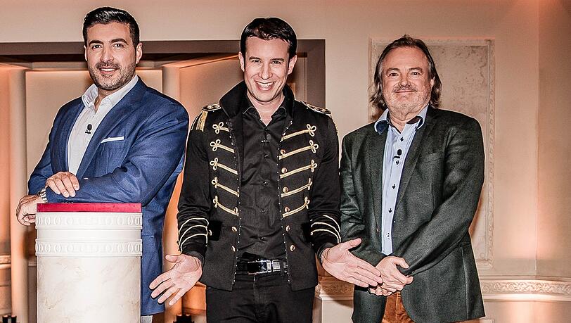 "Die Superhändler": Neuzugang Thomas Käfer (r.) mit Händler-Kollege Antoine Richard aus Mainz und Moderator Sükrü Pehlivan (l.). "Die Superhändler": Neuzugang Thomas Käfer (r.) mit Händler-Kollege Antoine Richard aus Mainz und Moderator Sükrü Pehlivan (l.).