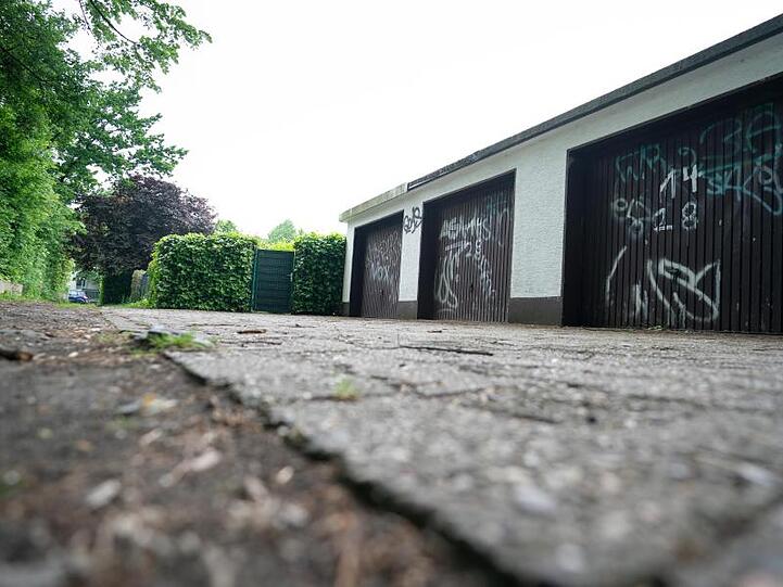 Auf diesem Garagenhof sollte der Angriff auf den Lehrer erfolgen.