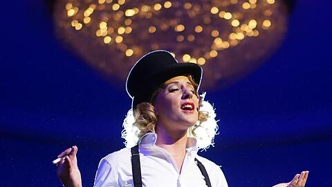 Nina Janke als Marlene Dietrich.