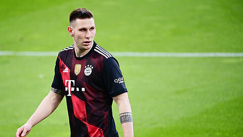 Niklas Süle muss sich kritische Worte von seinem Ex-Coach Jupp Heynckes anhören.