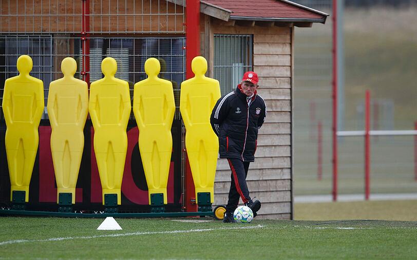 Ob Mario Gomez, Franck Ribery oder Bastian Schweinsteiger - die Bayern geben beim Abschlusstraining vor dem Rückspiel gegen Basel in der Säbener Straße nochmal Gas - hier die Bilder...