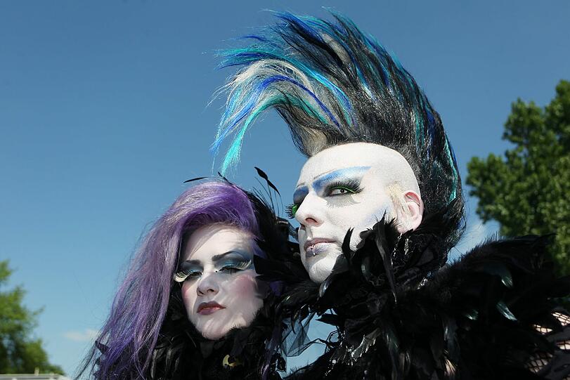 Bei strahlendem Sonnenschein feierten dort die
Teilnehmer des 22. Wave-Gotik-Treffens, die aus aller Welt angereist
waren.
