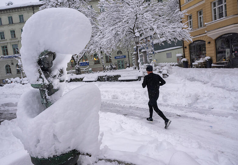 Für manche Jogger ist auch der Schnee kein Hindernis.