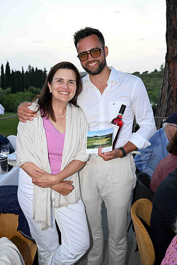 Stephanie Spendler und Sohn Lukas auf dem Charity-Event "FCR EAGLES MASTERS TOSCANA 2024".