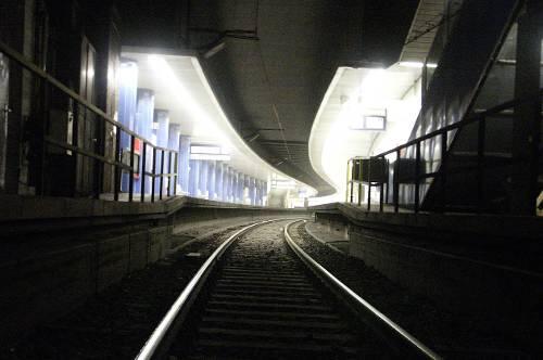 Kurzschluss bei der Einfahrt in den Hauptbahnhof: Eine S-Bahn und schließlich der ganze Bahnsteig müssen am Sonntagnachmittag evakuiert werden - extrem viel Rauch hat sich gebildet. Die Stammstrecke wird gesperrt.